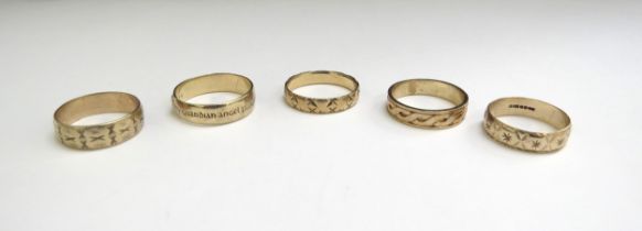 Five 9ct gold rings all with engraved decoration including "My guardian angel protect me and keep me