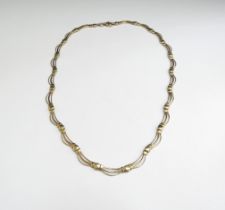 A 9ct gold necklace with curved links, 42cm long, 14.4g