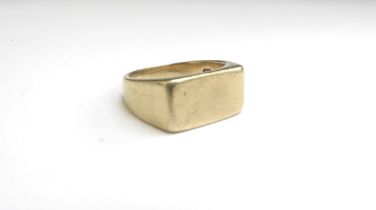 A 9ct gold signet ring. Size U, 12.7g