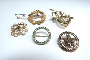 Five gold brooches, emerald and diamond, three tone gold and pearl wreath, emerald etc 9ct and