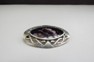 An oval silver brooch with central Blue John panel, 5cm x 3.3cm, 10.8g
