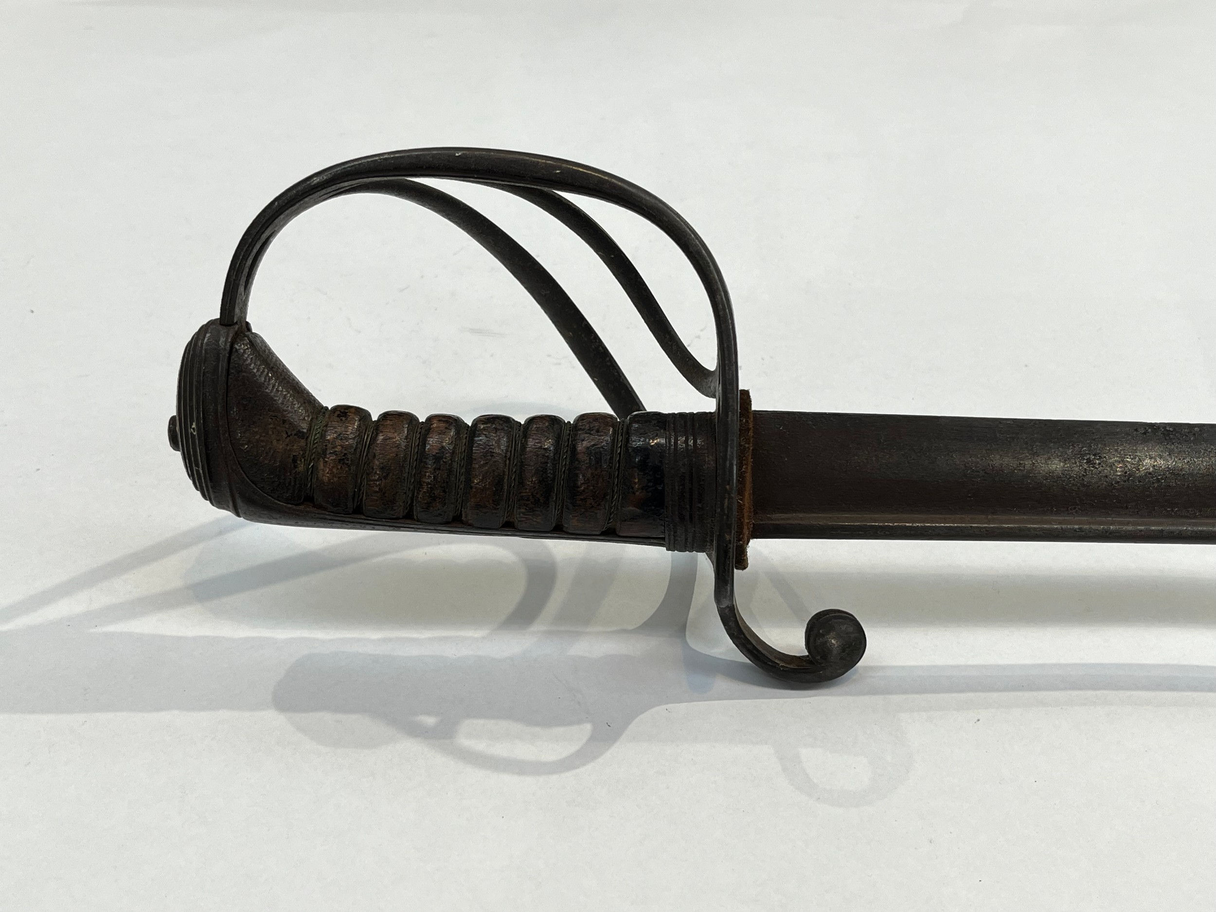 A 19th Century 1822 pattern officer's sword with pipe-back blade - Image 2 of 4