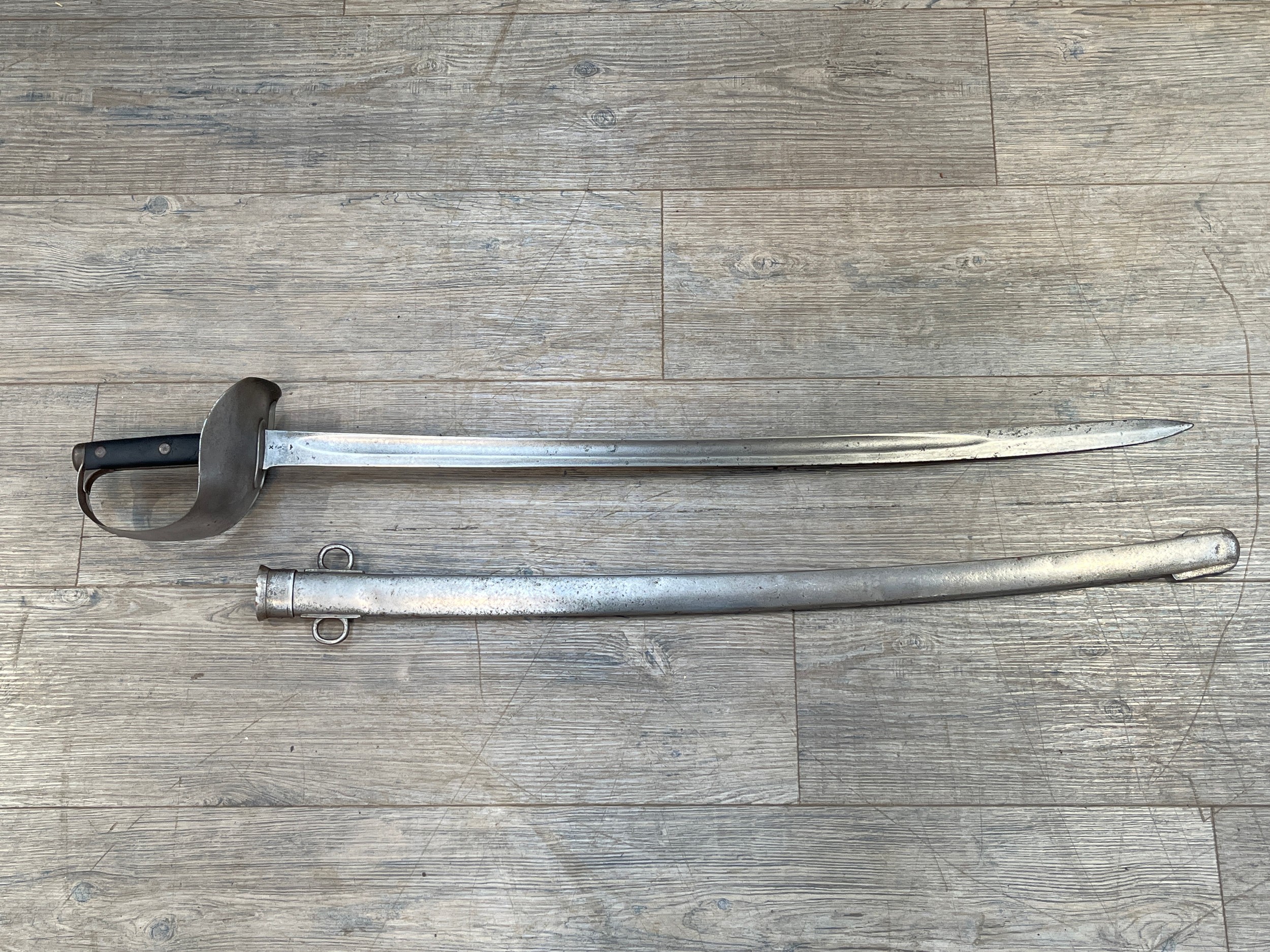 An 1899 pattern cavalry troopers' sword, the sheet steel bowl hilt with leather riveted grip joining - Image 3 of 3