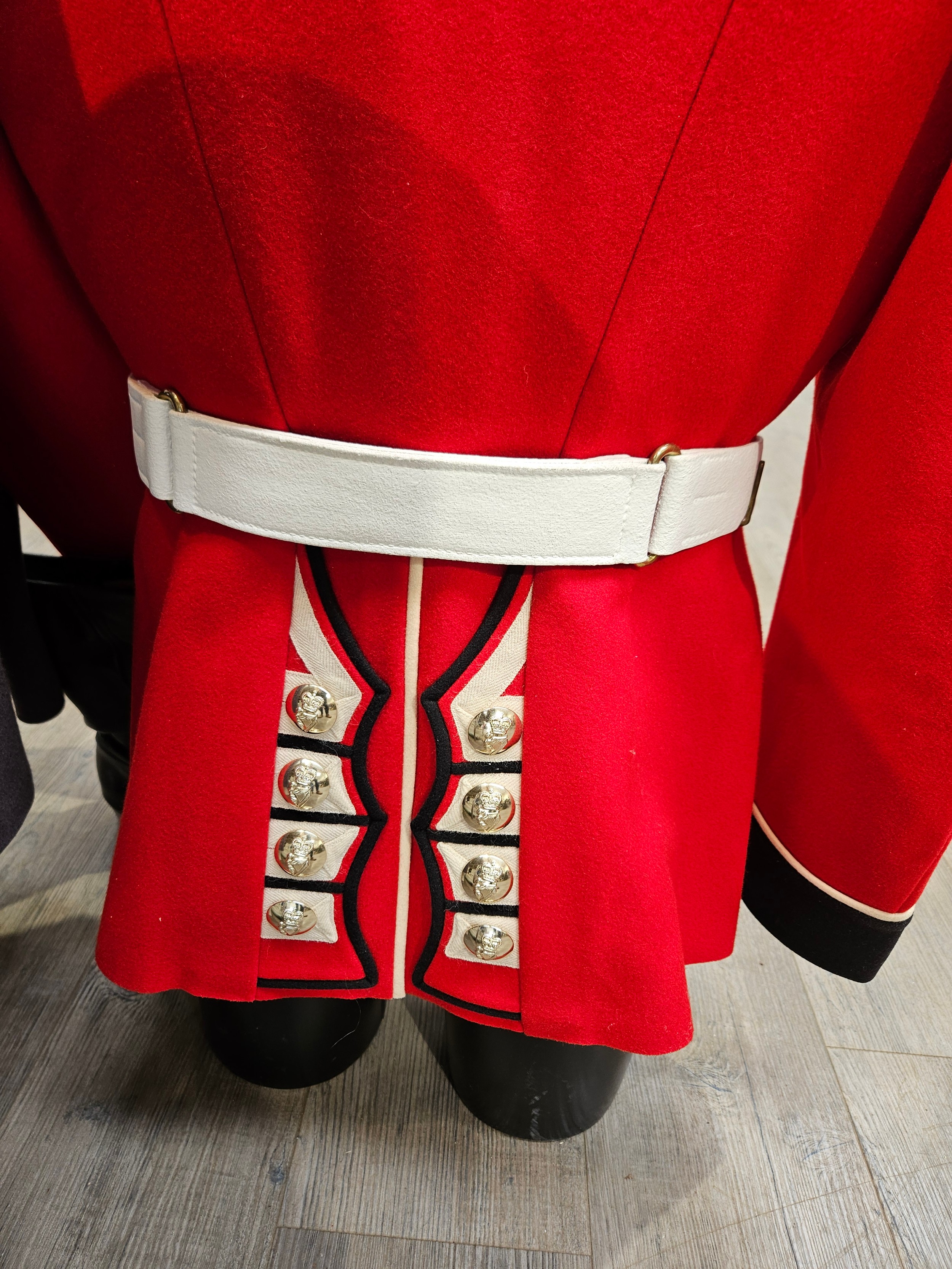 A half mannequin dressed in Irish Guards uniform together with boots and a great coat - Image 5 of 5