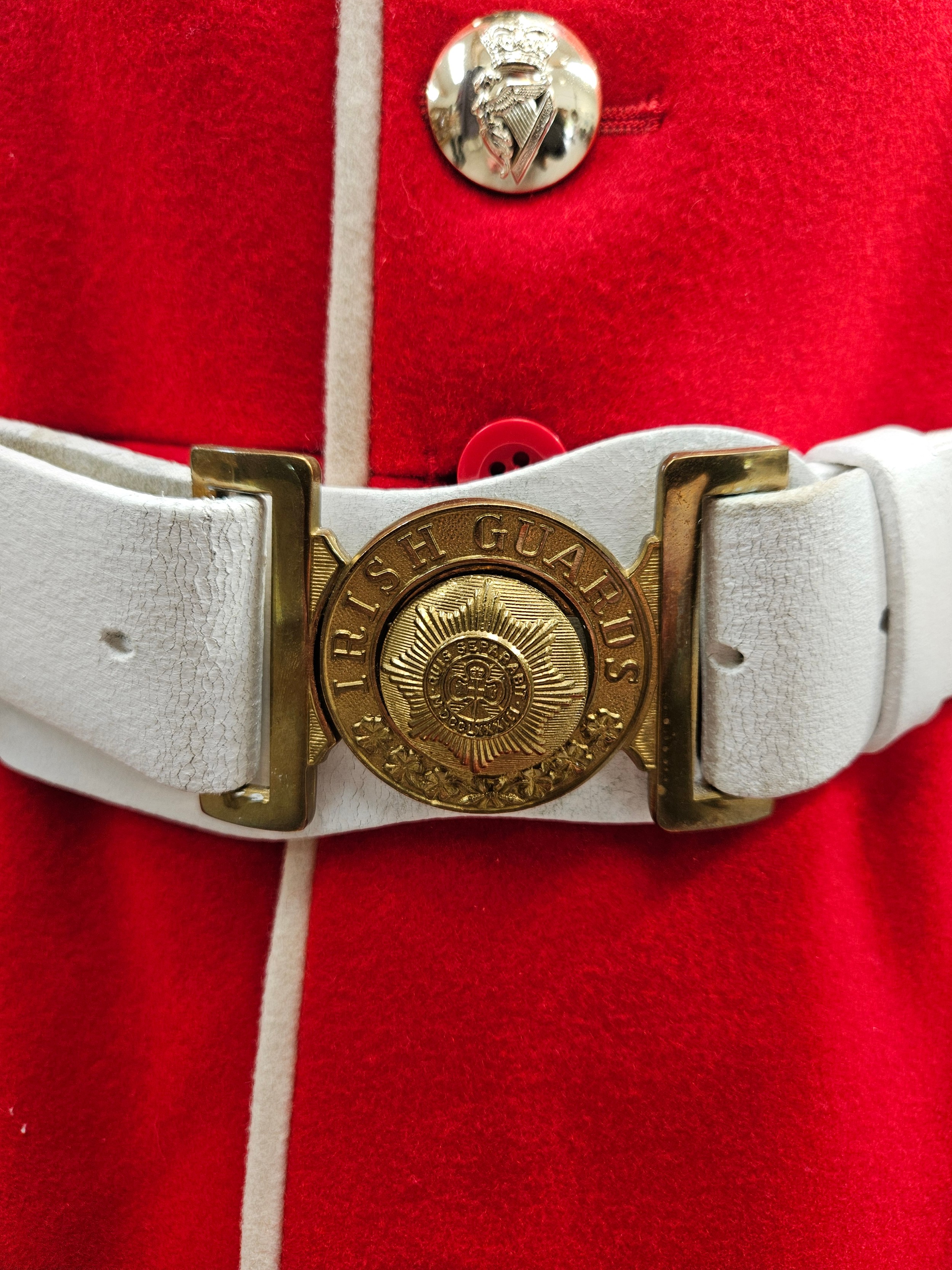 A half mannequin dressed in Irish Guards uniform together with boots and a great coat - Image 4 of 5