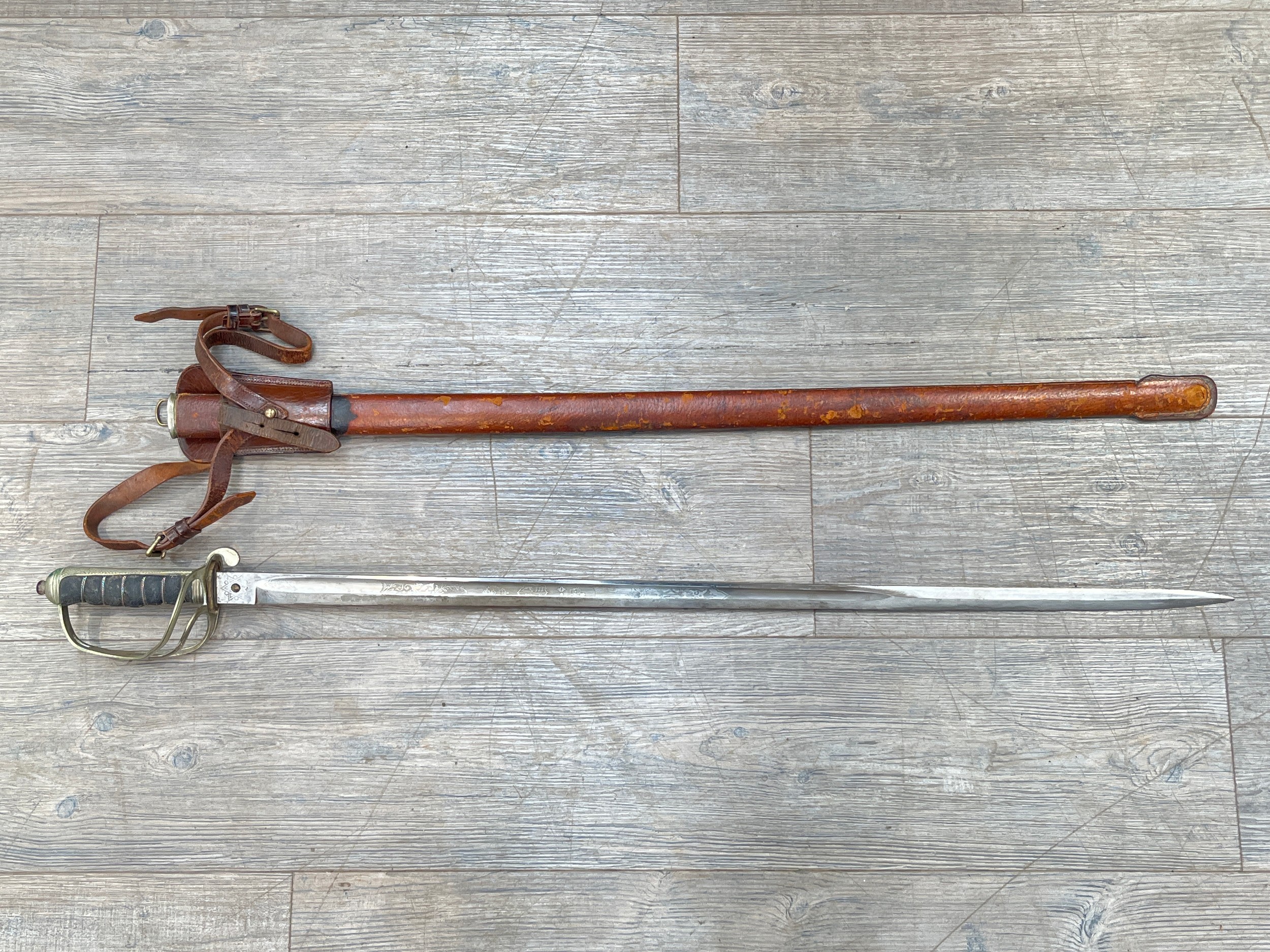 A George V 1821 pattern Royal Artillery officer's sword with leather field scabbard - Image 3 of 4