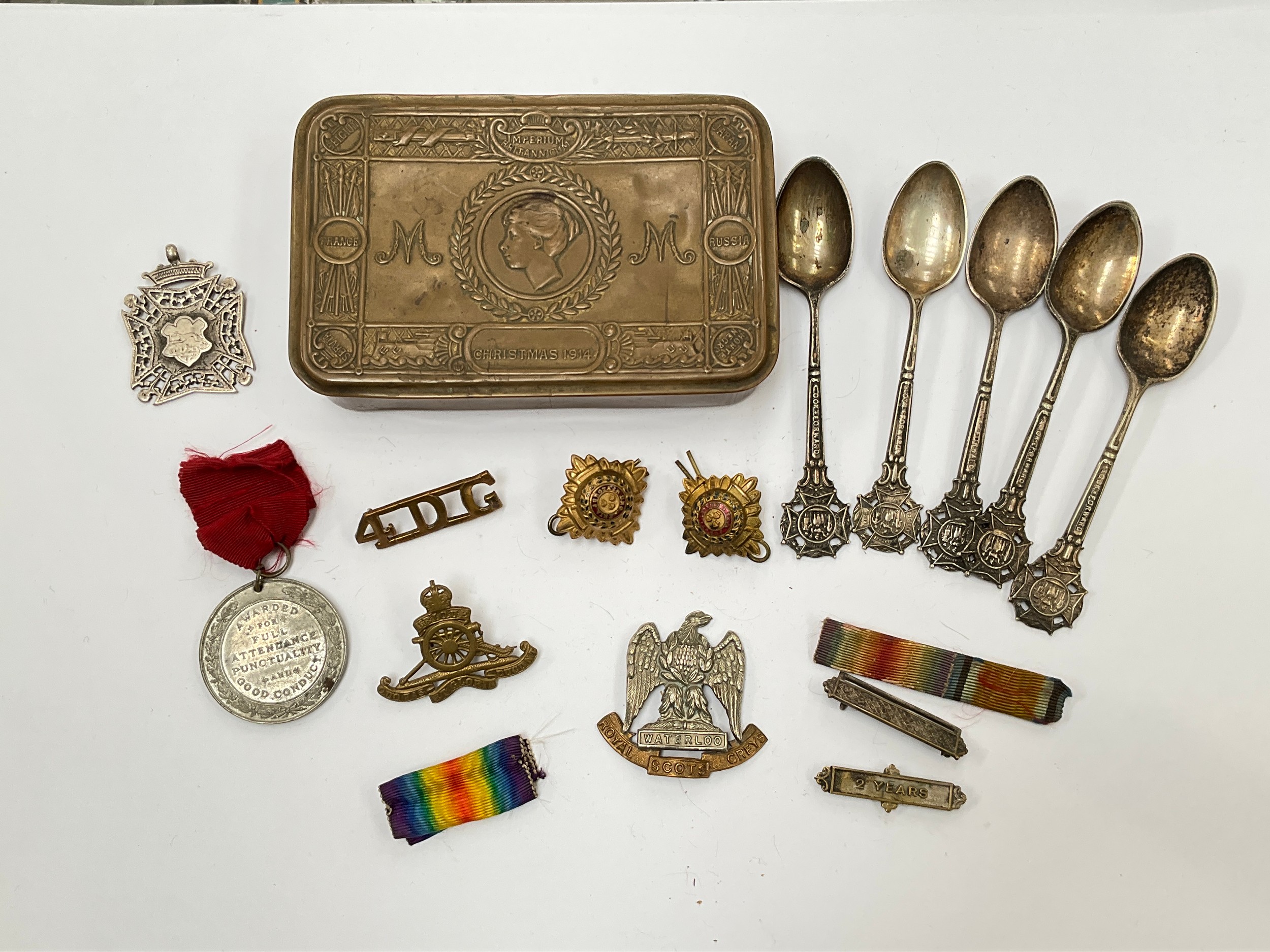 A WWI Christmas 1914 Princess Mary gift tin containing various badges etc