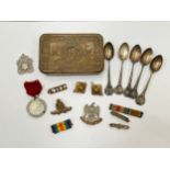 A WWI Christmas 1914 Princess Mary gift tin containing various badges etc