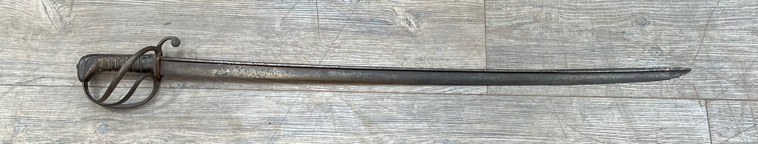 A 19th Century 1822 pattern officer's sword with pipe-back blade - Image 3 of 4