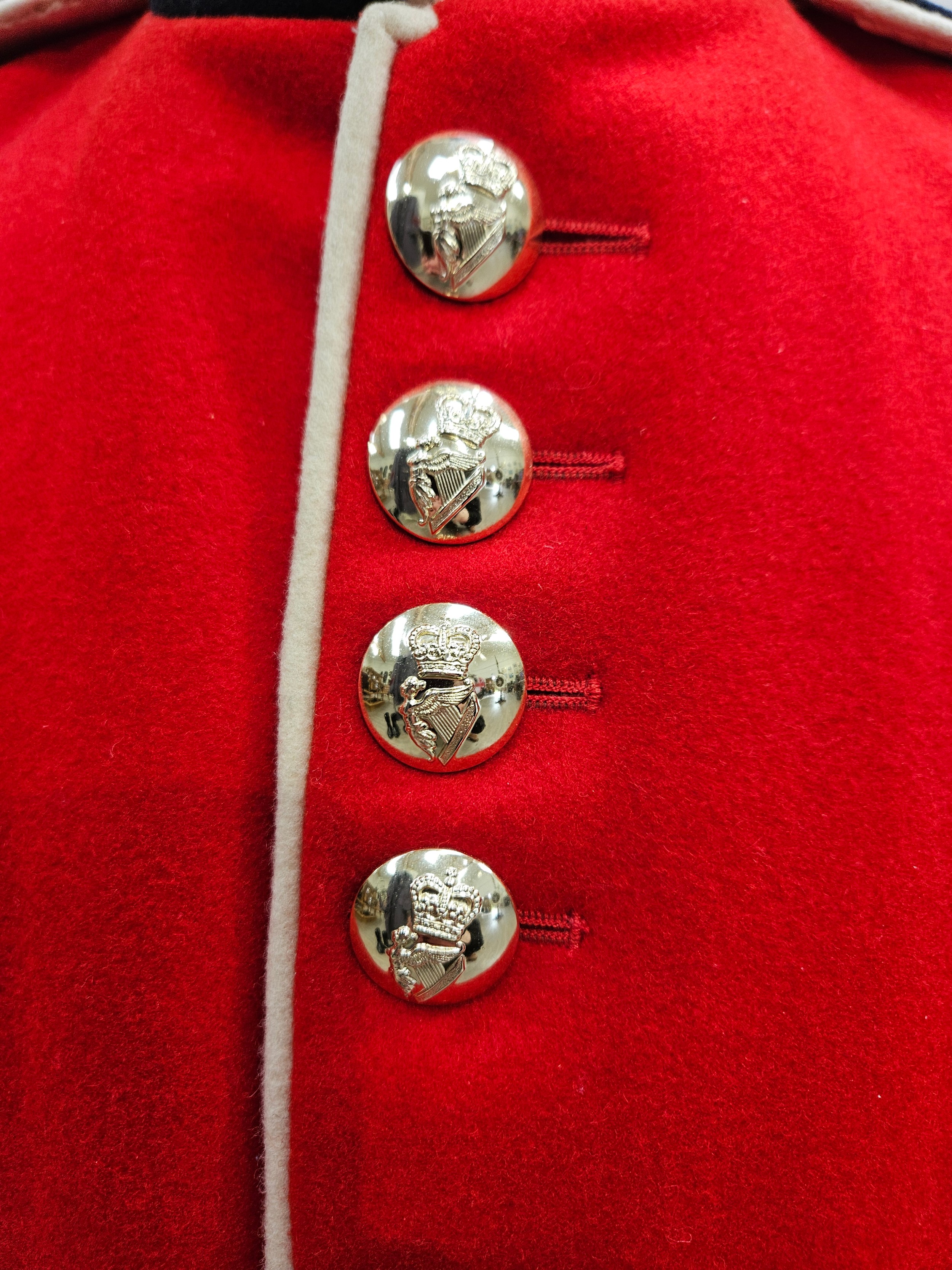 A half mannequin dressed in Irish Guards uniform together with boots and a great coat - Image 2 of 5