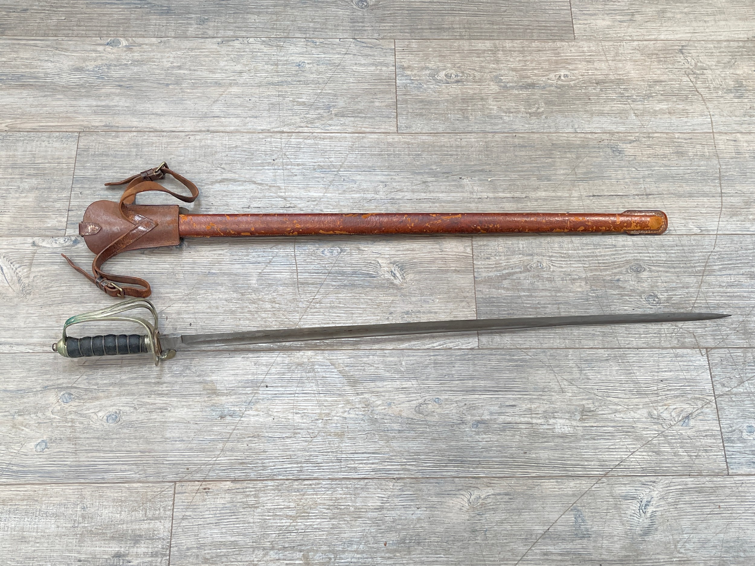 A George V 1821 pattern Royal Artillery officer's sword with leather field scabbard - Image 4 of 4