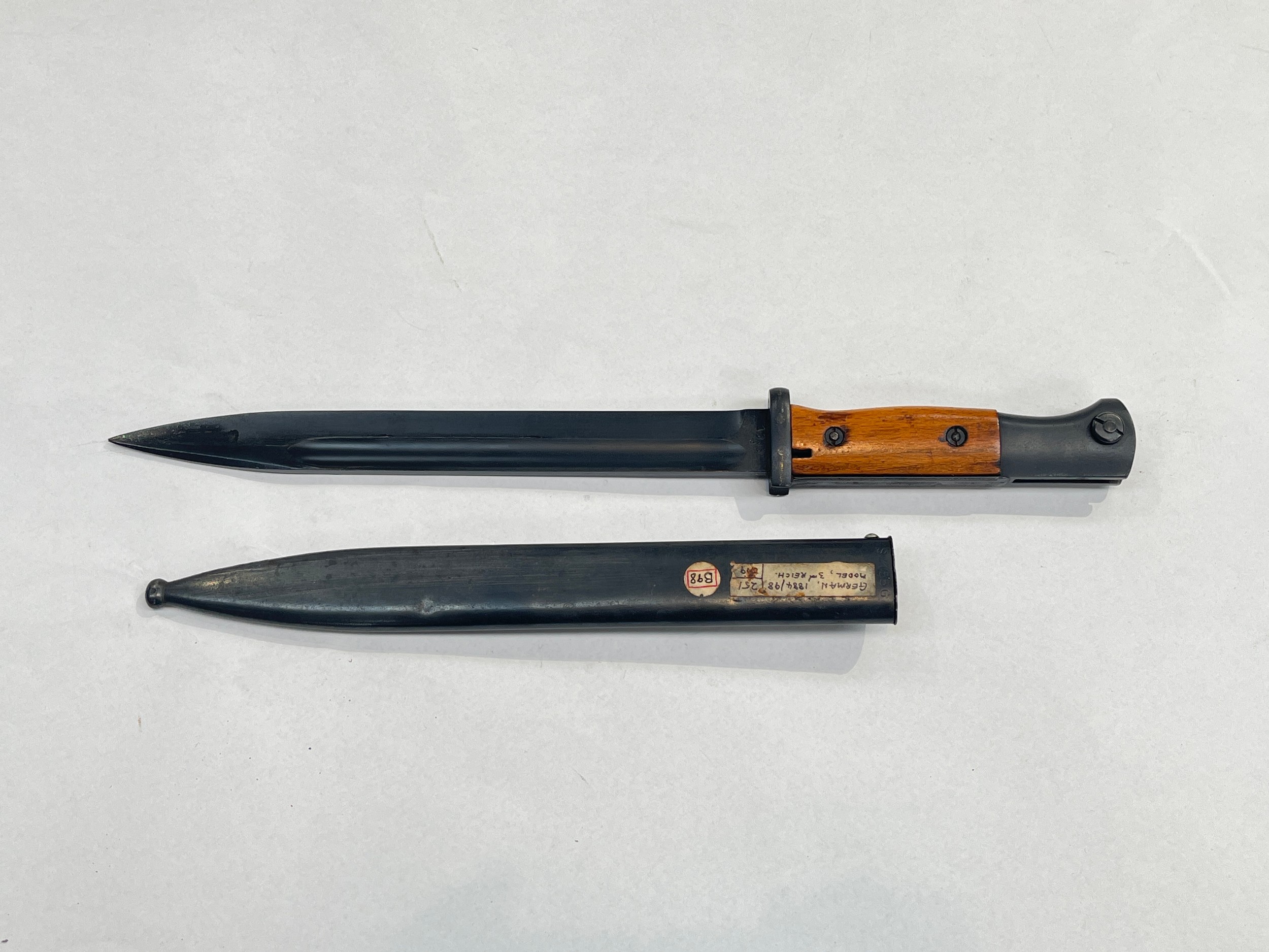 A German Mauser K98 bayonet, model 1884/98, serial number 1333 to ricasso and S/172, the steel - Bild 2 aus 2
