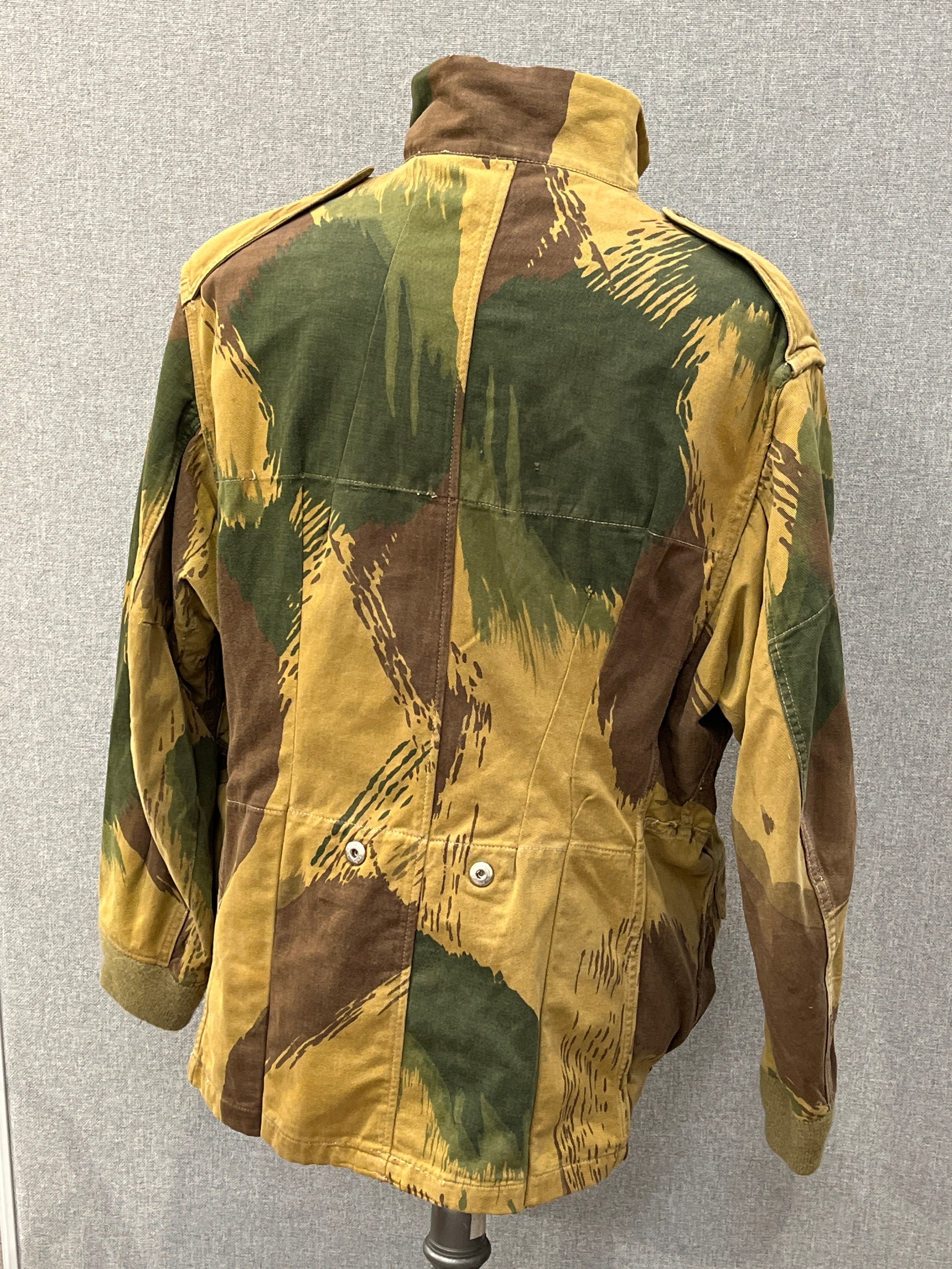A post-war British Airborne Denison camouflage smock, size 2, full zip, the label marked ch.8405- - Image 2 of 3