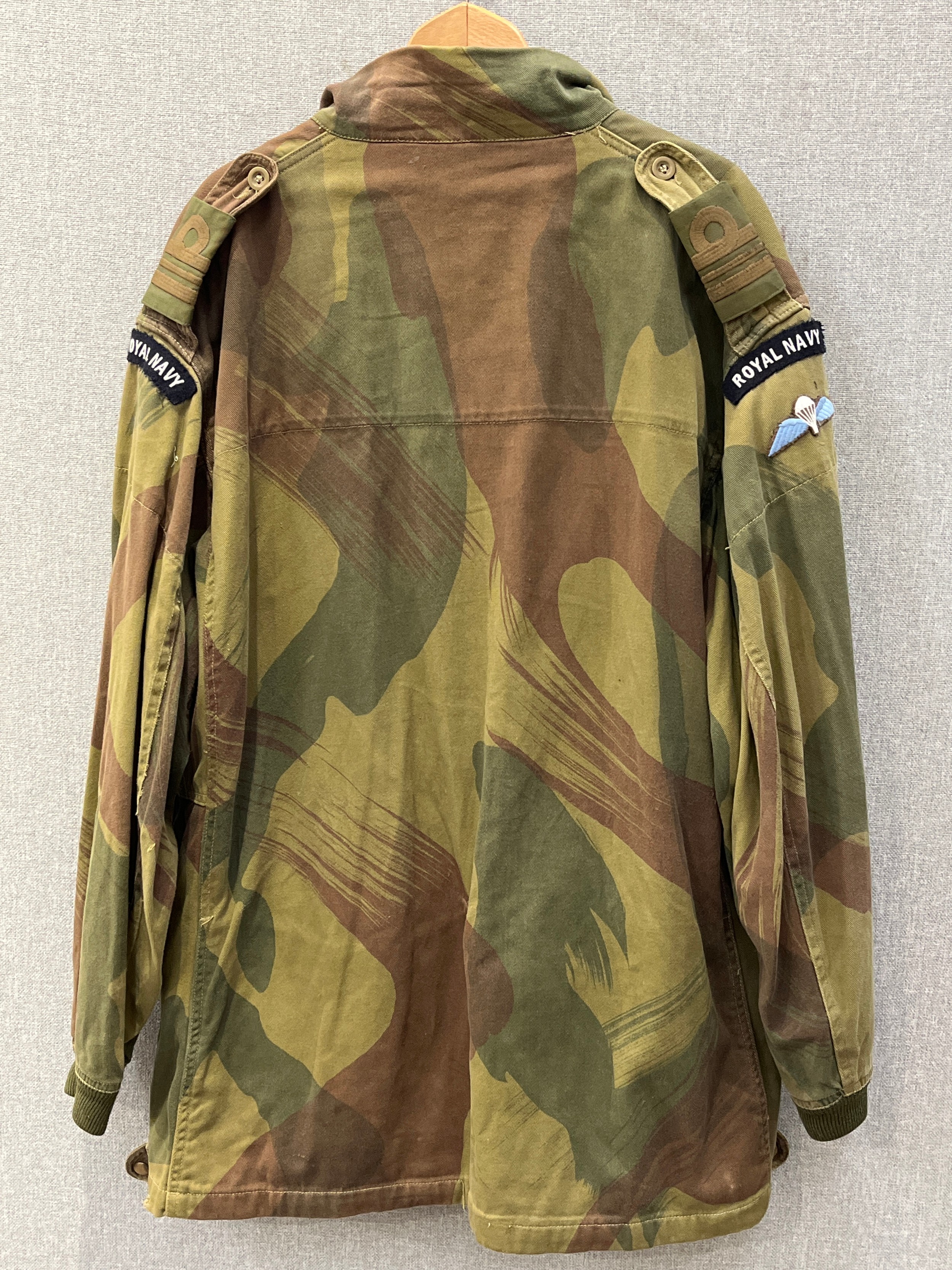 A WWII Airborne Division Denison Smock by John Gordon & Co., dated 1944, size 7, half-zip, - Image 2 of 4