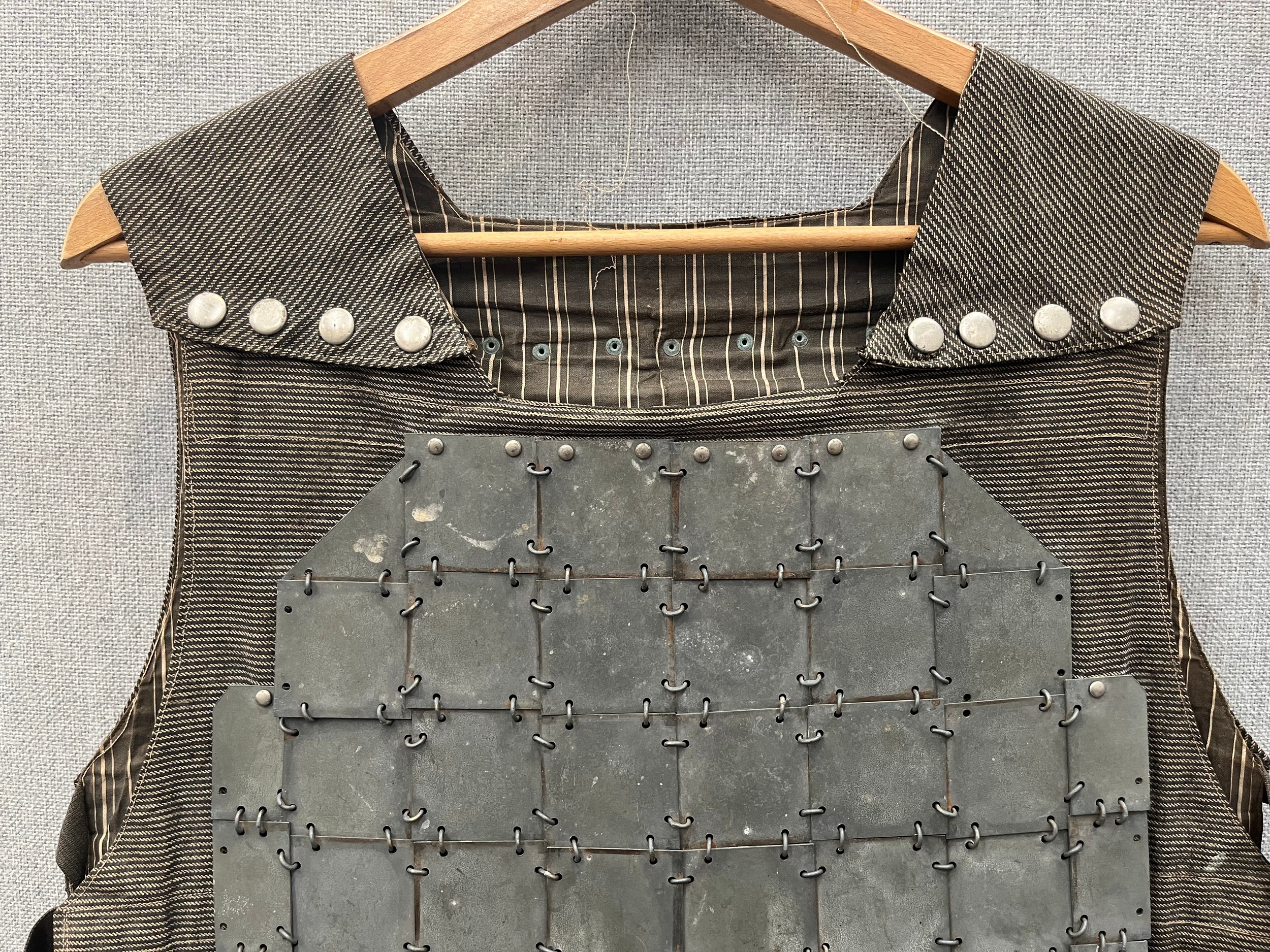 Scarce WWI Franco-British body armour, the khaki body supports externally fitted armoured sections - Image 2 of 6
