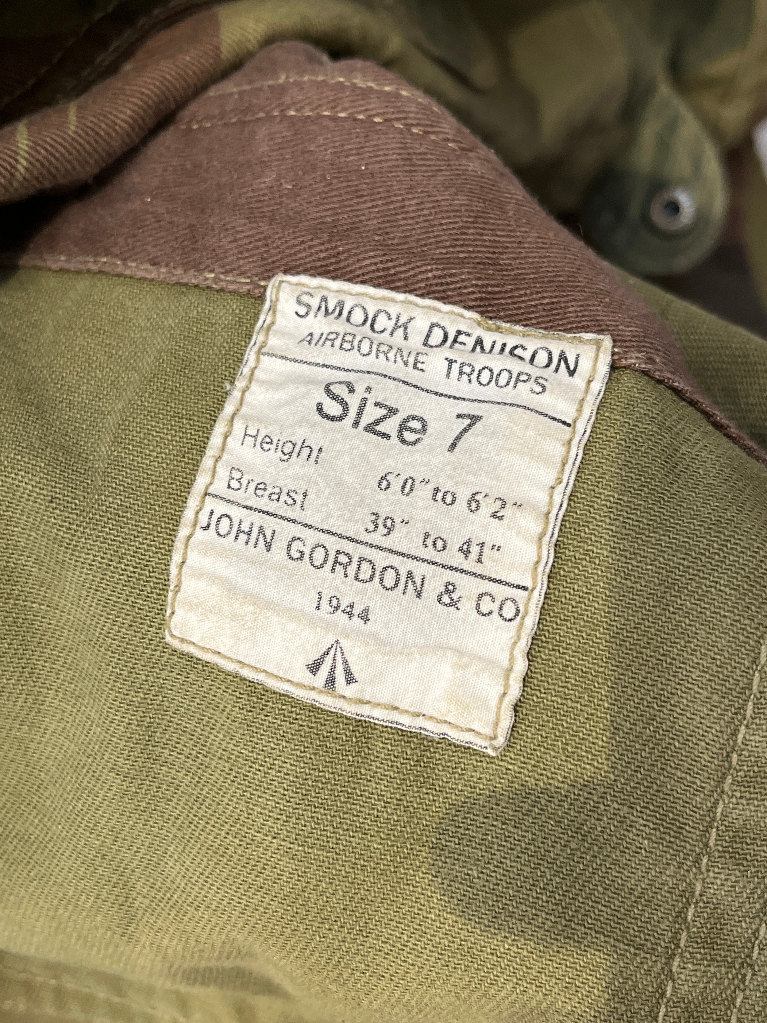 A WWII Airborne Division Denison Smock by John Gordon & Co., dated 1944, size 7, half-zip, - Image 4 of 4