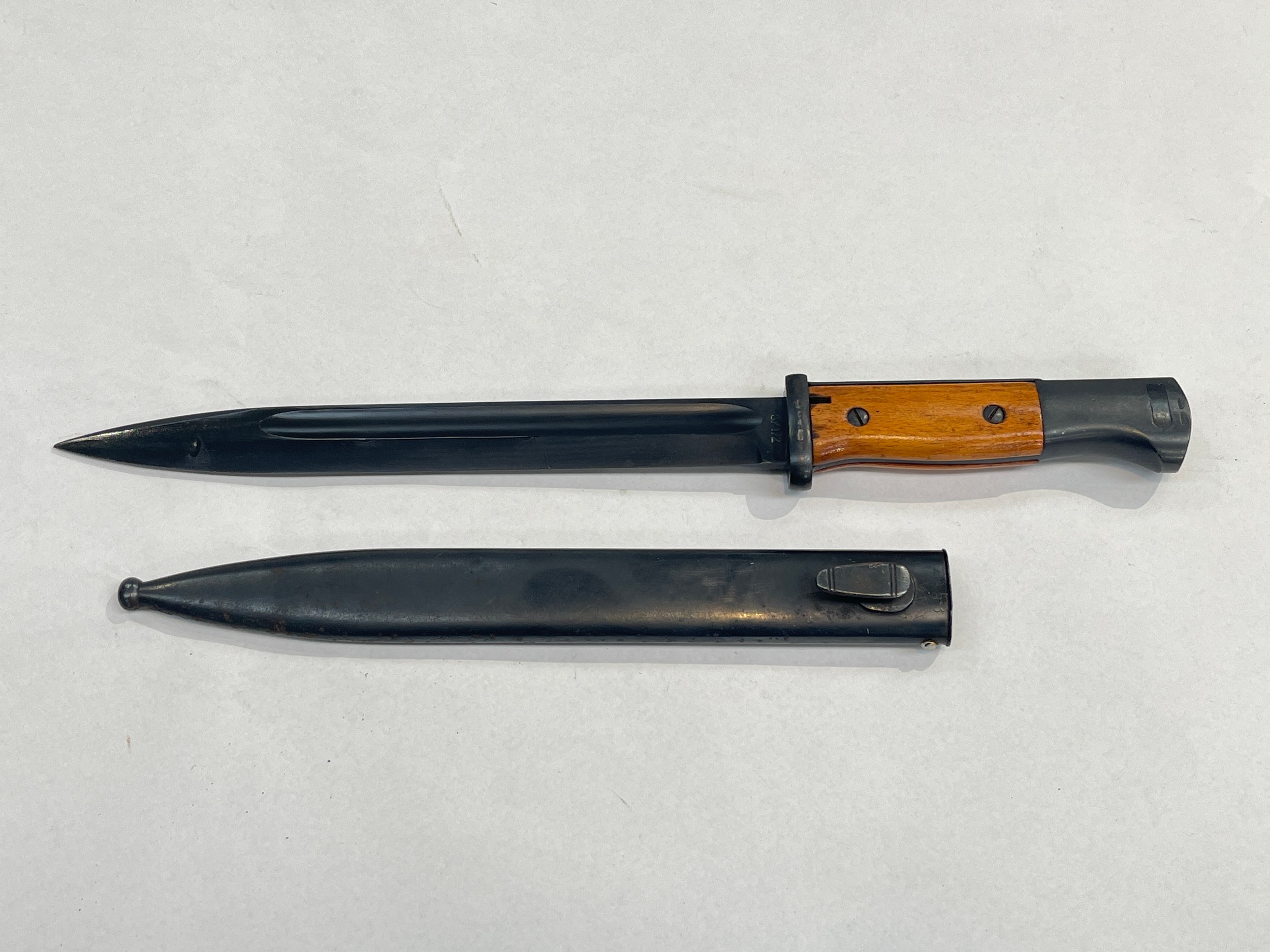 A German Mauser K98 bayonet, model 1884/98, serial number 1333 to ricasso and S/172, the steel