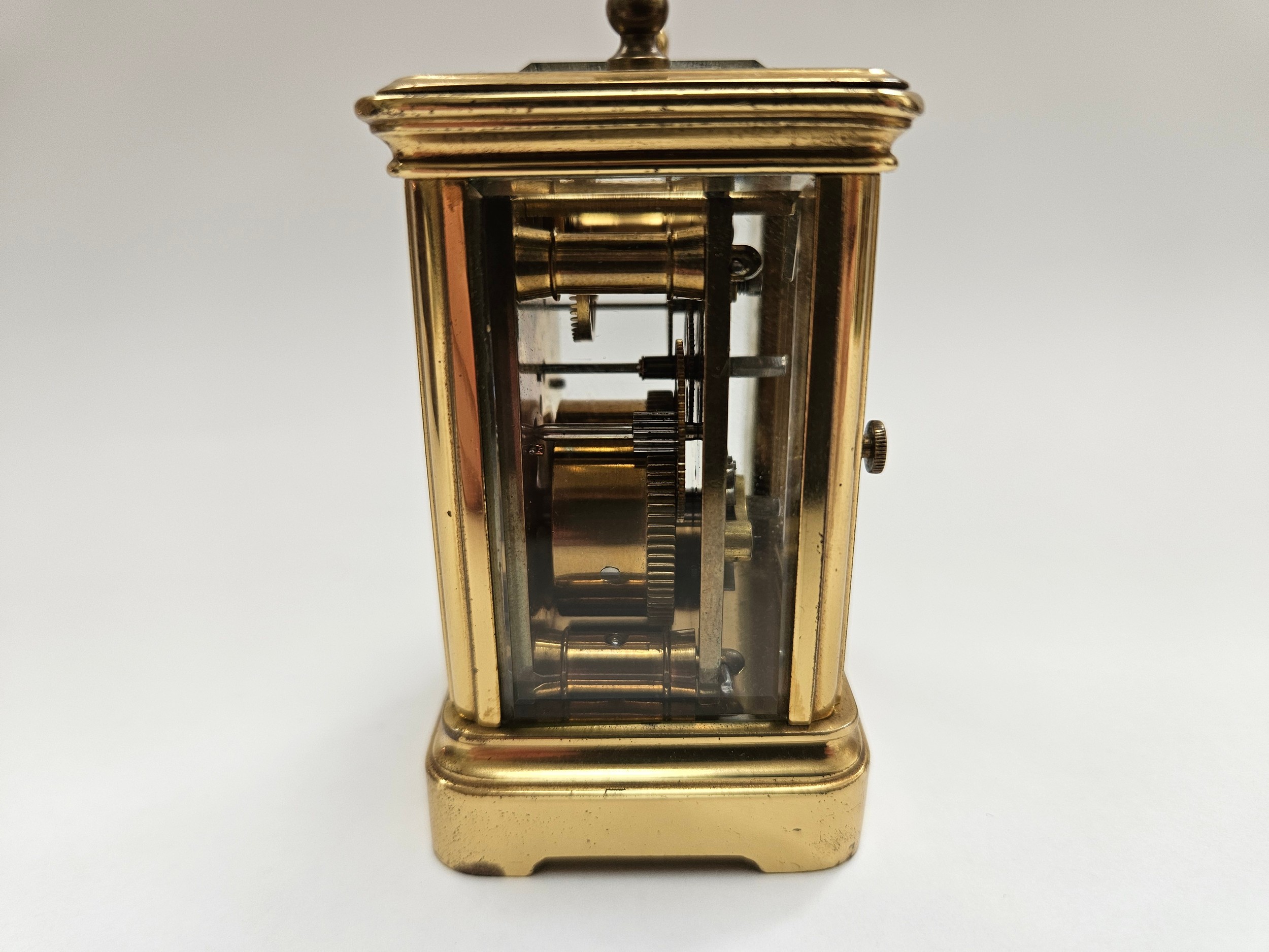 A miniature brass carriage clock with leather travel case, 8.1cm x 5cm x 4.2cm - Bild 4 aus 4