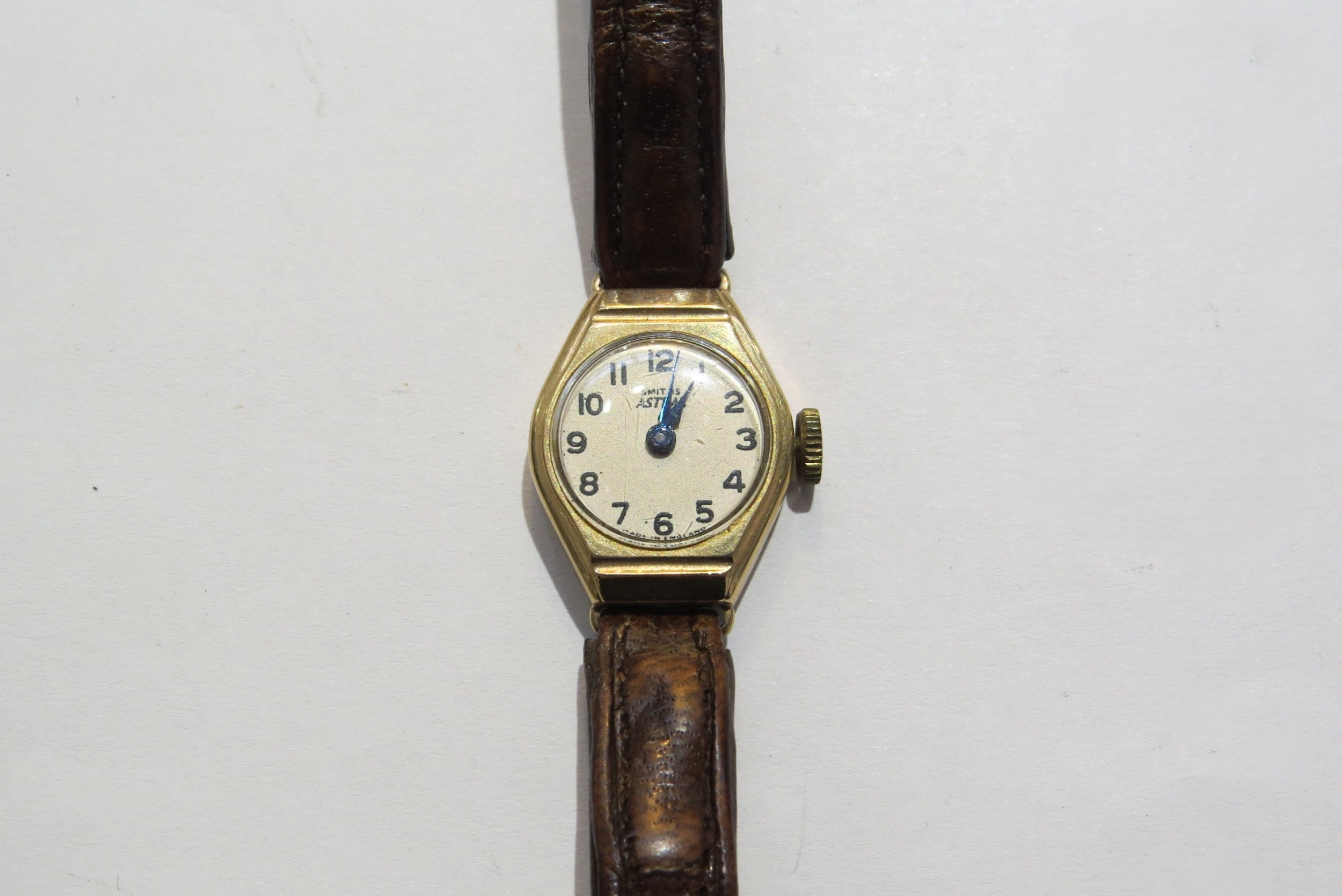 Two 9ct gold cased Smiths Astral ladies wristwatches, one on leather strap, other on 9ct gold - Image 2 of 8