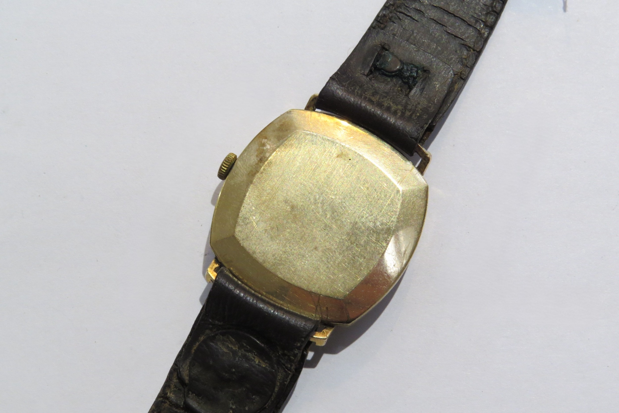 A 9ct gold Rotary 17 jewel Incabloc manual wind wristwatch with worn leather strap - Image 2 of 5