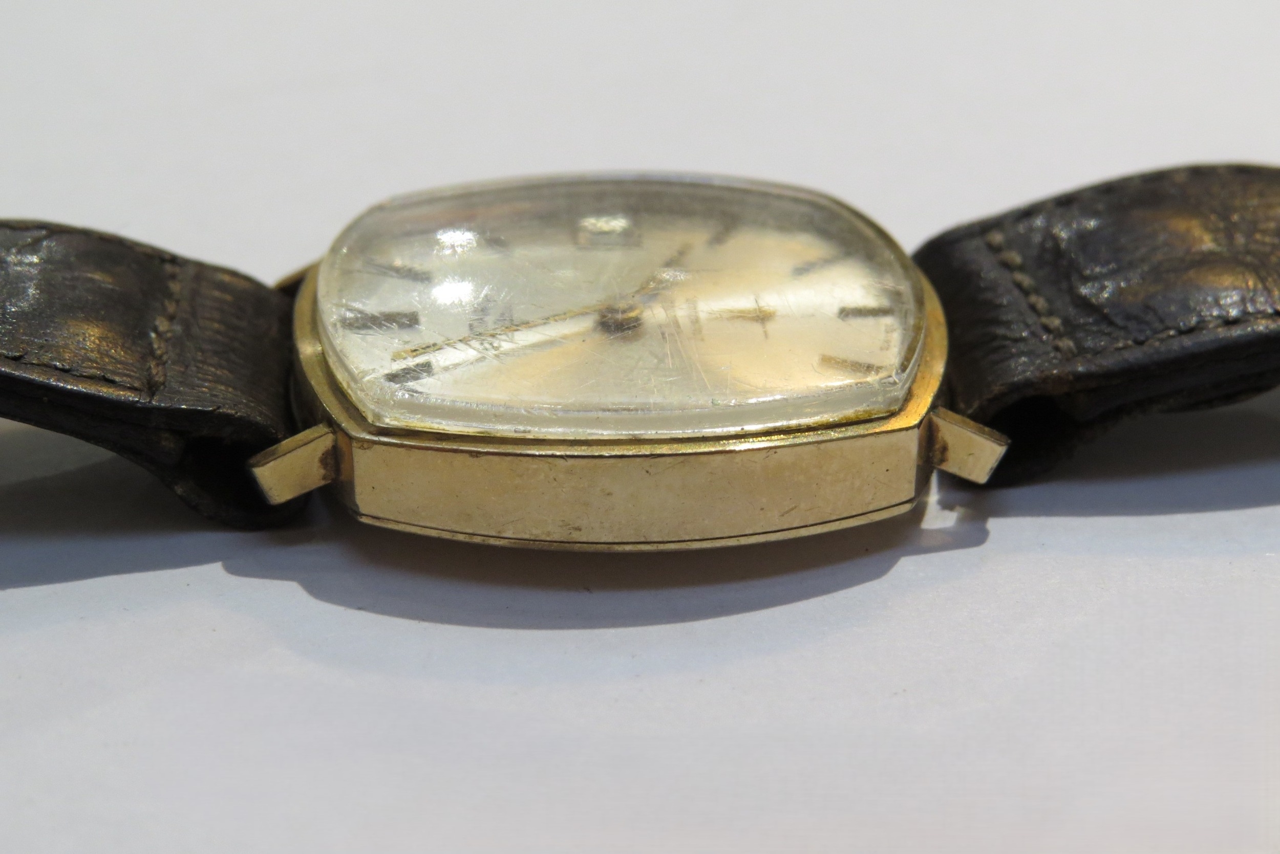 A 9ct gold Rotary 17 jewel Incabloc manual wind wristwatch with worn leather strap - Image 5 of 5