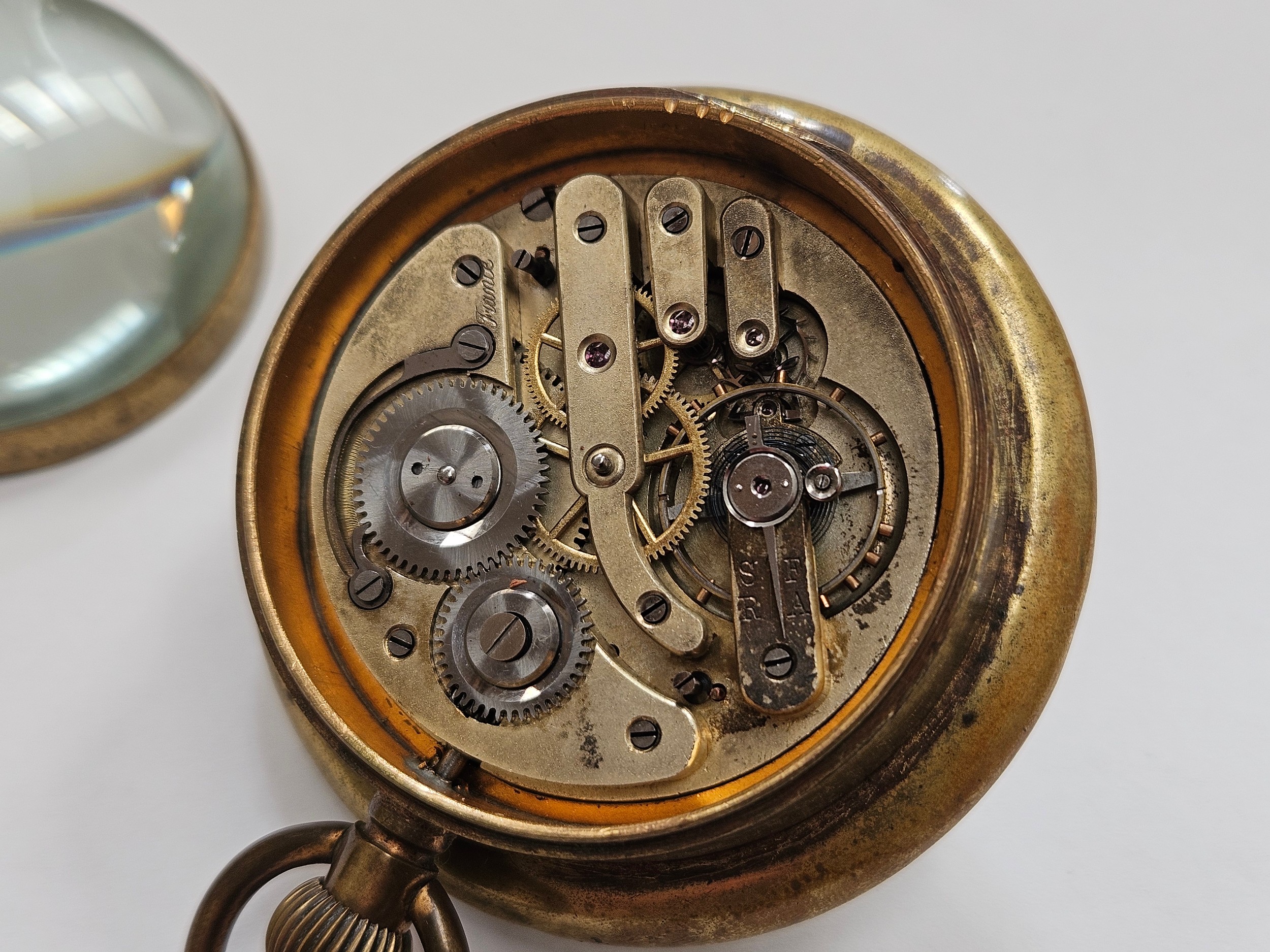 An American paperweight clock with French movement, Arabic numerals with subsidary seconds dial, - Bild 4 aus 4