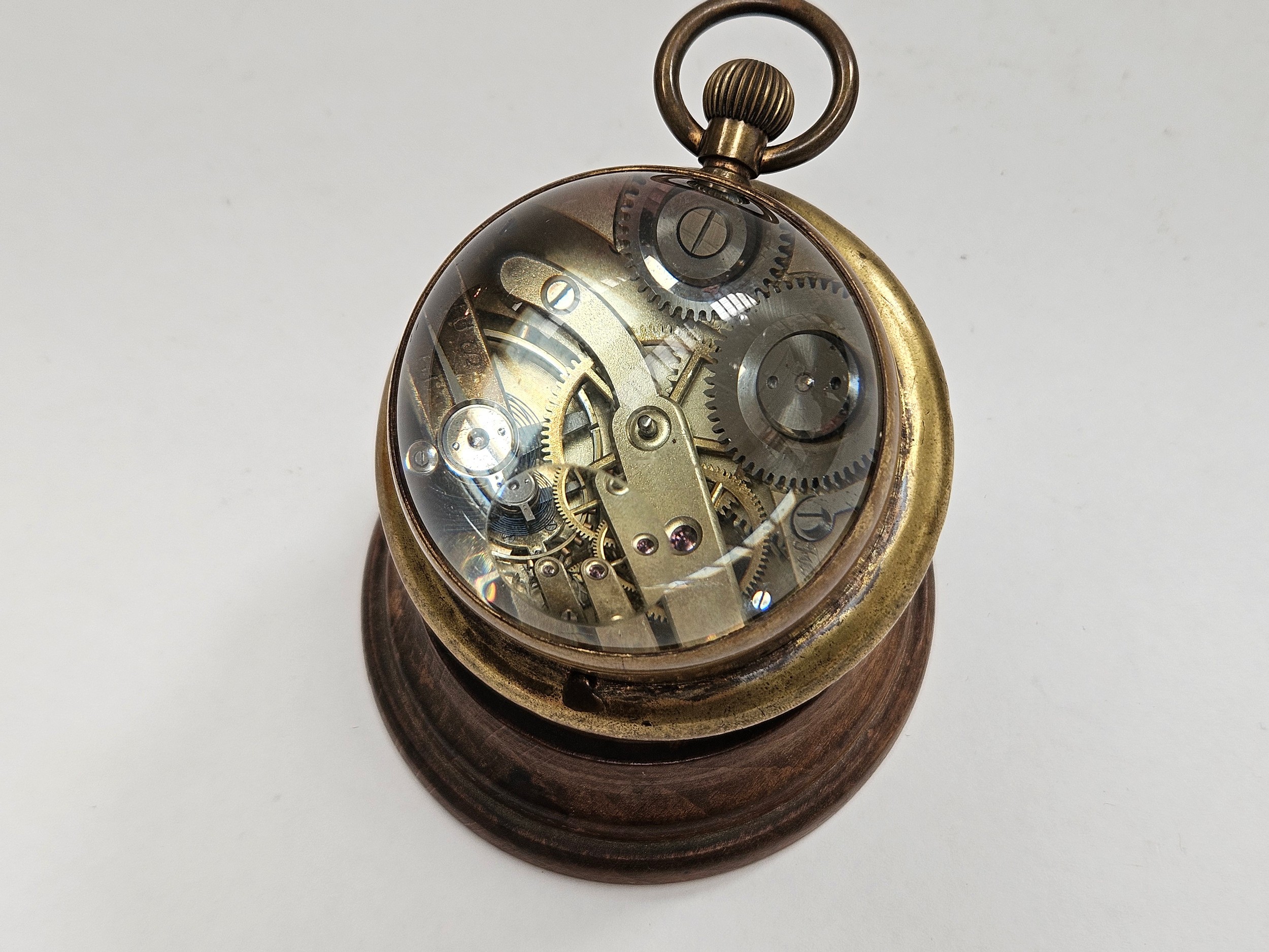 An American paperweight clock with French movement, Arabic numerals with subsidary seconds dial, - Bild 2 aus 4