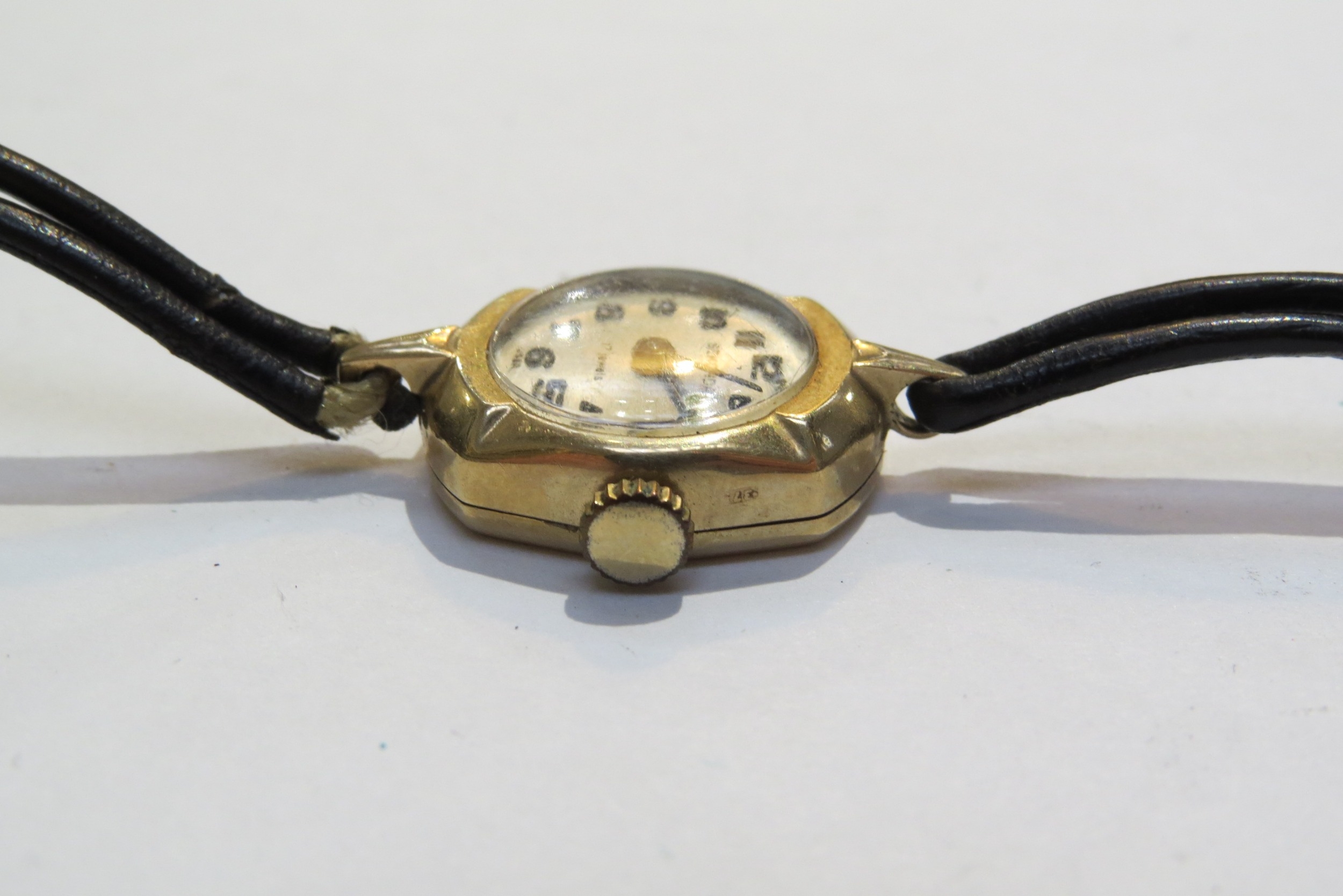 Two 9ct gold cased ladies wristwatches, one Sekonda 17 Jewels on leather strap, other J. Heller - Image 3 of 4