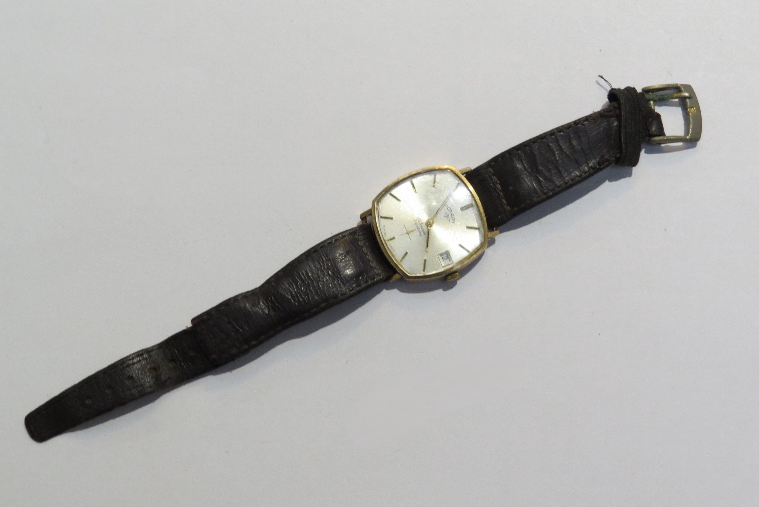 A 9ct gold Rotary 17 jewel Incabloc manual wind wristwatch with worn leather strap - Image 3 of 5