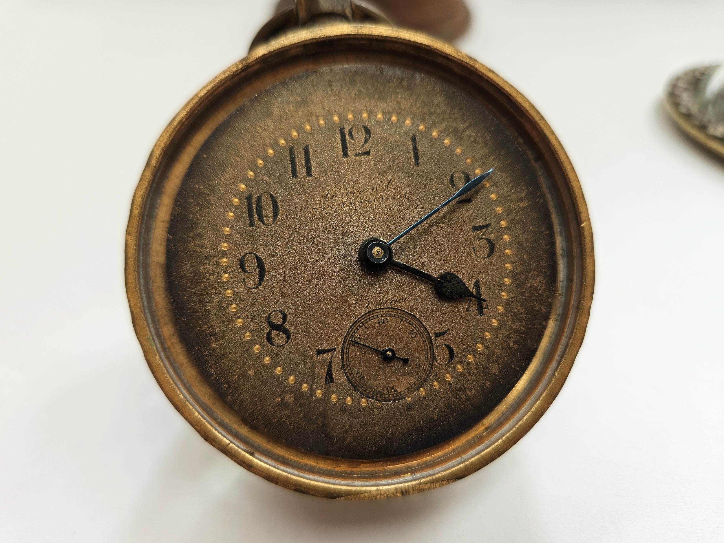 An American paperweight clock with French movement, Arabic numerals with subsidary seconds dial, - Bild 3 aus 4