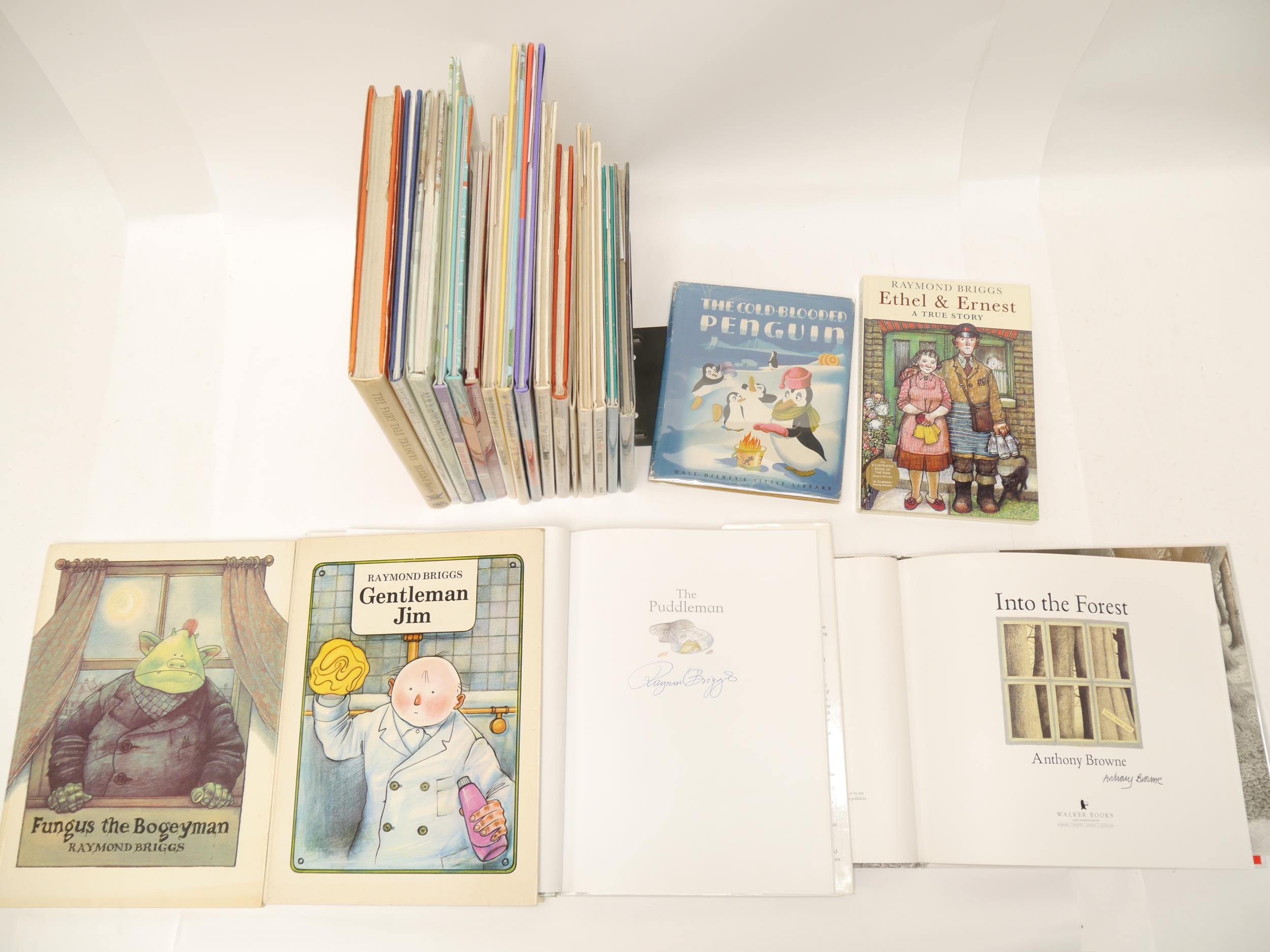 Twenty two assorted illustrated/children's titles, of which several Raymond Briggs, some signed etc, - Image 2 of 4