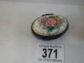 A 19th century continental porcelain hinged box.