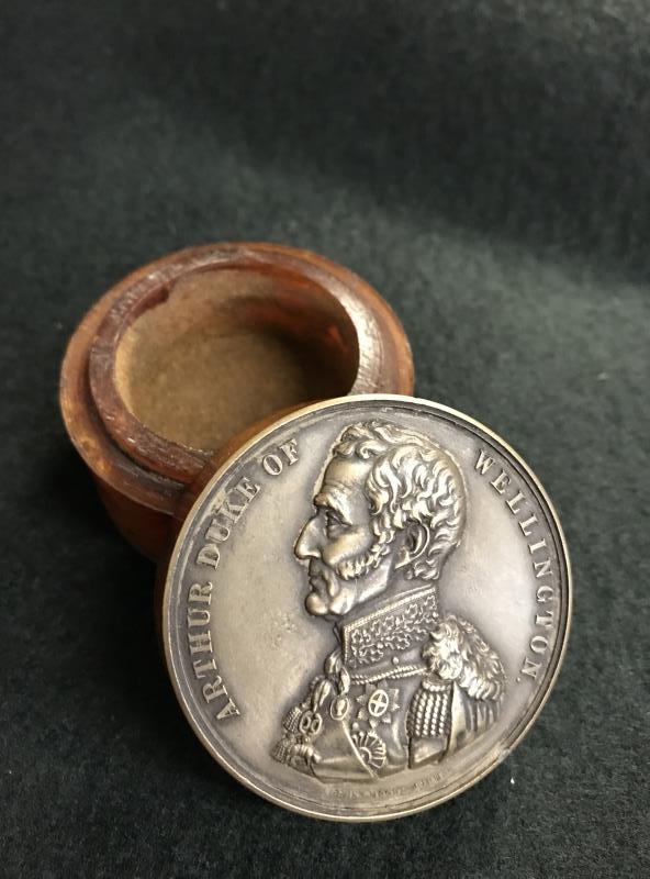 A Pot Lid of Duke of Wellington, a Duke of Wellington Snuff Box and a Vintage framed picture - Image 6 of 7