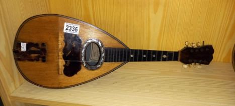 A vintage mandolin (length 61cm)