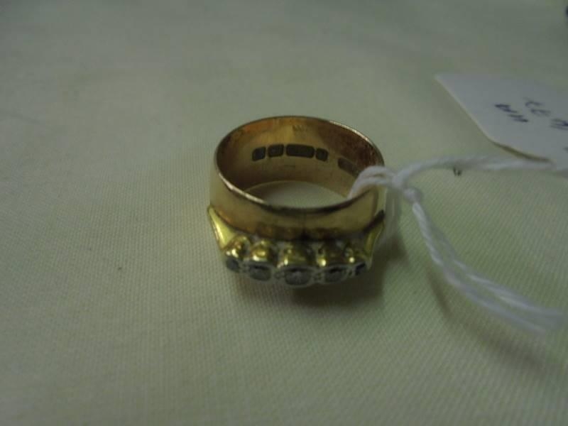 A blended 9ct wedding band five stone ring, size M, 7.8 grams. - Image 3 of 4