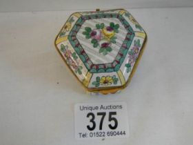 A 19th century continental porcelain hinged box.