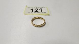A 9ct gold and diamond eternity ring, size J, 2,5 grams.