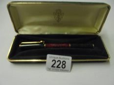 An Italian Gucci ball point pen in a greenb velvet case, in excellent condition.