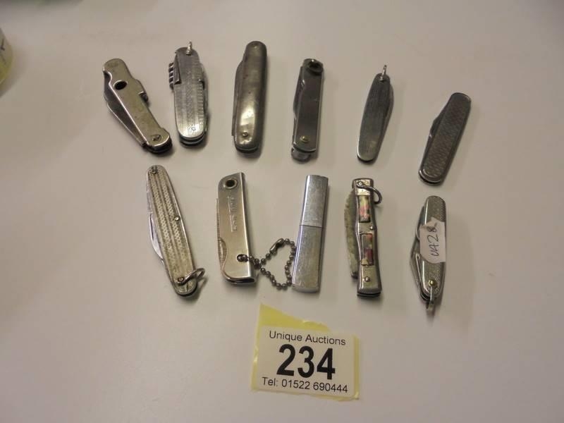Eleven assorted vintage pen knives.
