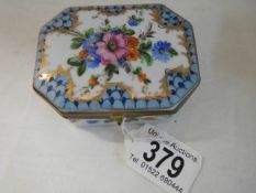 A 19th century continental porcelain hinged box.