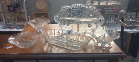 A good lot of decorative vintage glassware