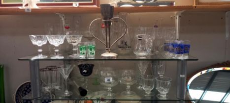 2 shelves of glassware