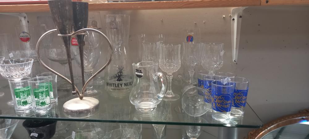 2 shelves of glassware - Image 3 of 5