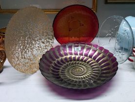 4 coloured art glass dishes