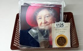 9 Queen mother £5 coins 2 in memorial presentation packs, 3 x 100th birthday, 3 x 1900-2002 and 1