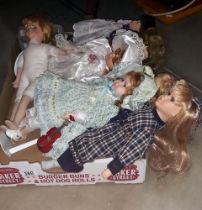 A quantity of collectors dolls