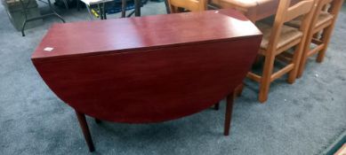 A drop leaf table, COLLECT ONLY