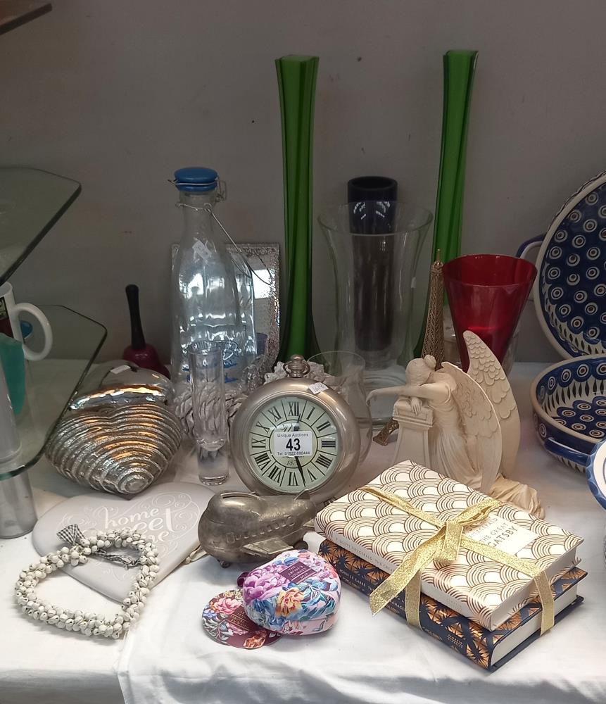 A good lot of mixed giftware ornaments, clock, books etc