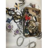 A quantity of costume jewellery.