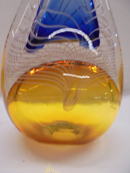 An art glass tear drop by Adam Jablowski, height 26.5 cm. - Image 3 of 4